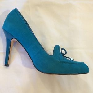 White House Black Market turquoise suede pumps